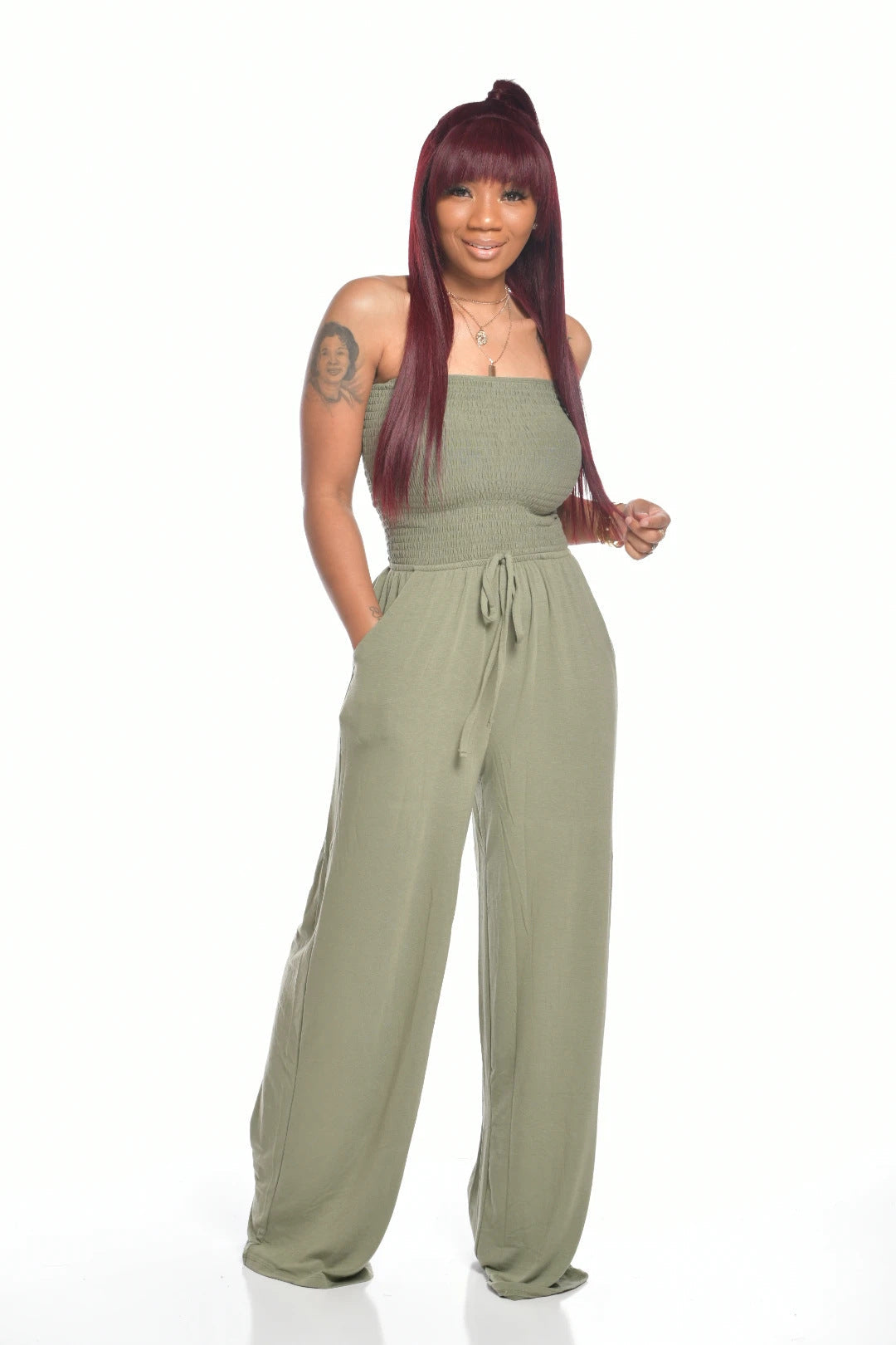 Off-shoulder gesmokte jumpsuit