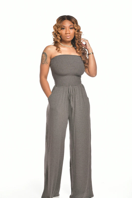 Off-shoulder gesmokte jumpsuit