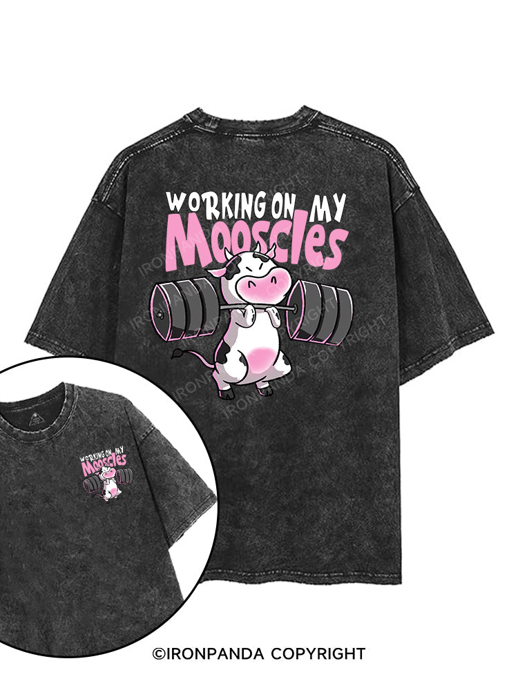 WORKING ON MY MOOSCLES printed Gym Shirt