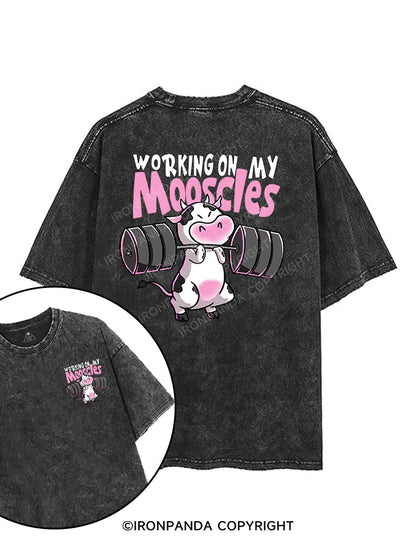 WORKING ON MY MOOSCLES printed Gym Shirt